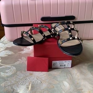 Valentino Garavani black slides.